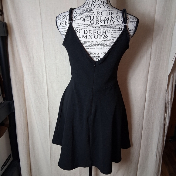 Black Dress Medium - Picture 3 of 5